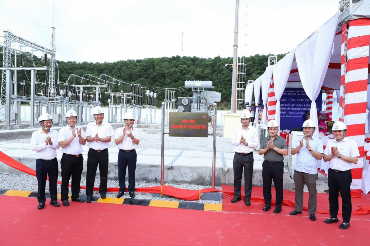 hoan thanh duong day va tba 110kv kien thuy, mung ky niem 55 nam thanh lap evnnpc hinh anh 4