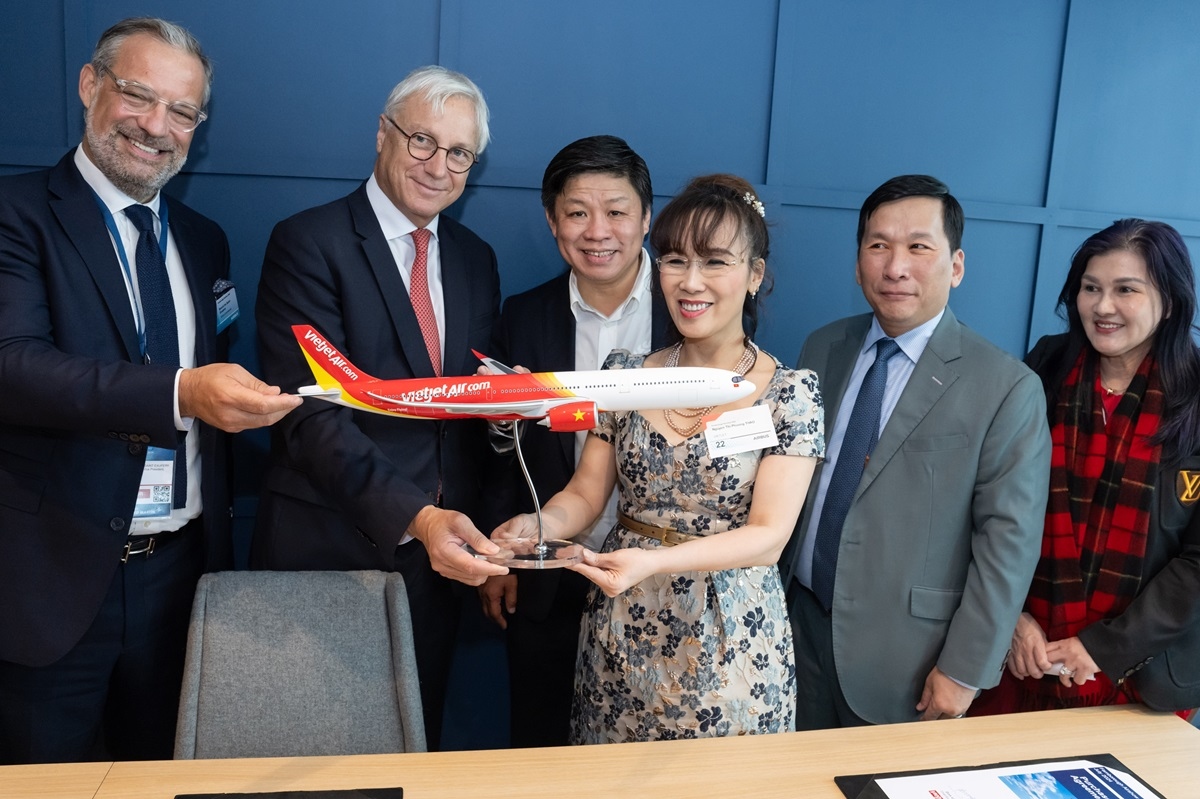 vietjet va airbus ky ket hop dong 20 tau a330neo tri gia 7,4 ty usd tai farnborough airshow hinh anh 1