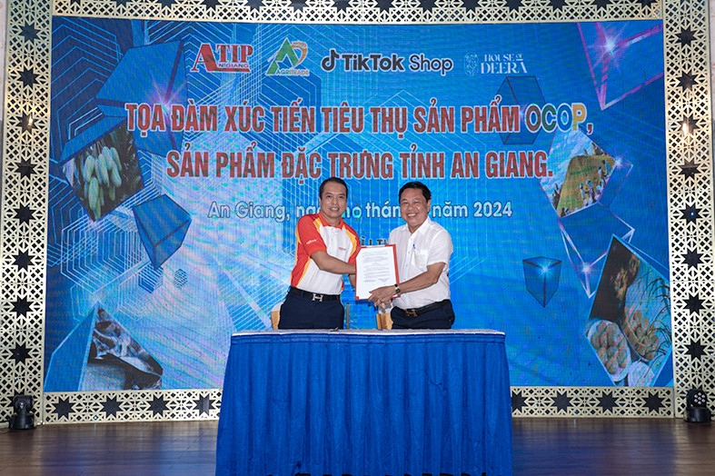 hdbank hop tac voi trung tam xuc tien thuong mai va Dau tu tinh an giang hinh anh 1