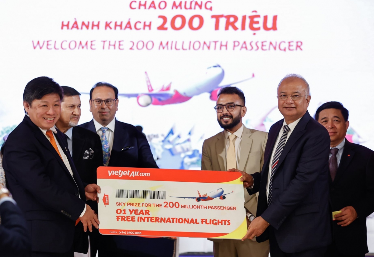 vietjet chao don hanh khach thu 200 trieu, cong bo duong bay ahmedabad - Da nang hinh anh 1