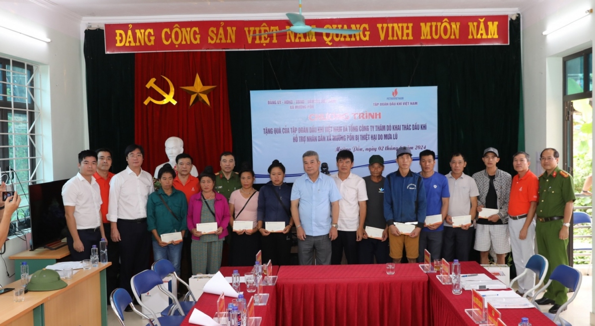 petrovietnam tham hoi, ho tro nguoi dan son la, Dien bien khac phuc hau qua lu hinh anh 5